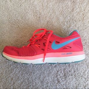 Pink Nike Dual Fusionlite